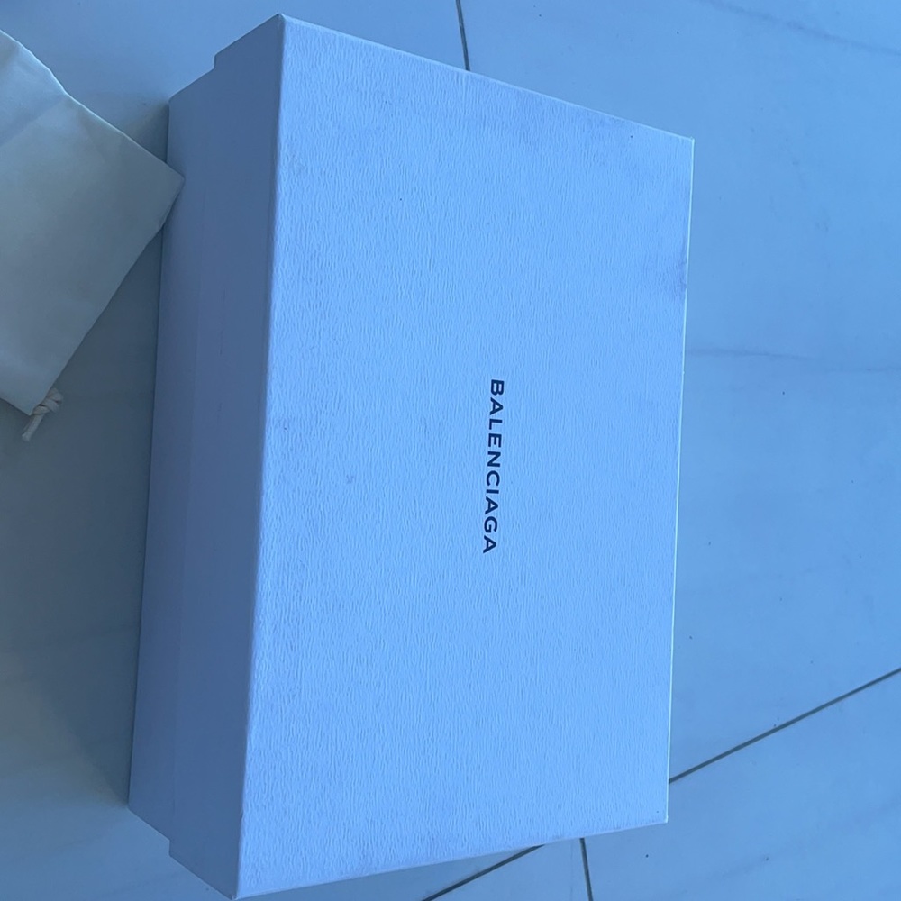 Balenciaga Black/Silver Race Runner Sneaker - Picture 16 of 16